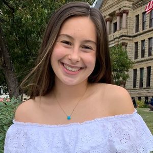 Meet your Posher, Maura